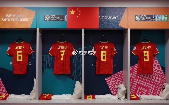 在今天凌晨进行的欧冠小组赛，那不勒斯主场2-0战胜布拉加，成功晋级欧冠16强。